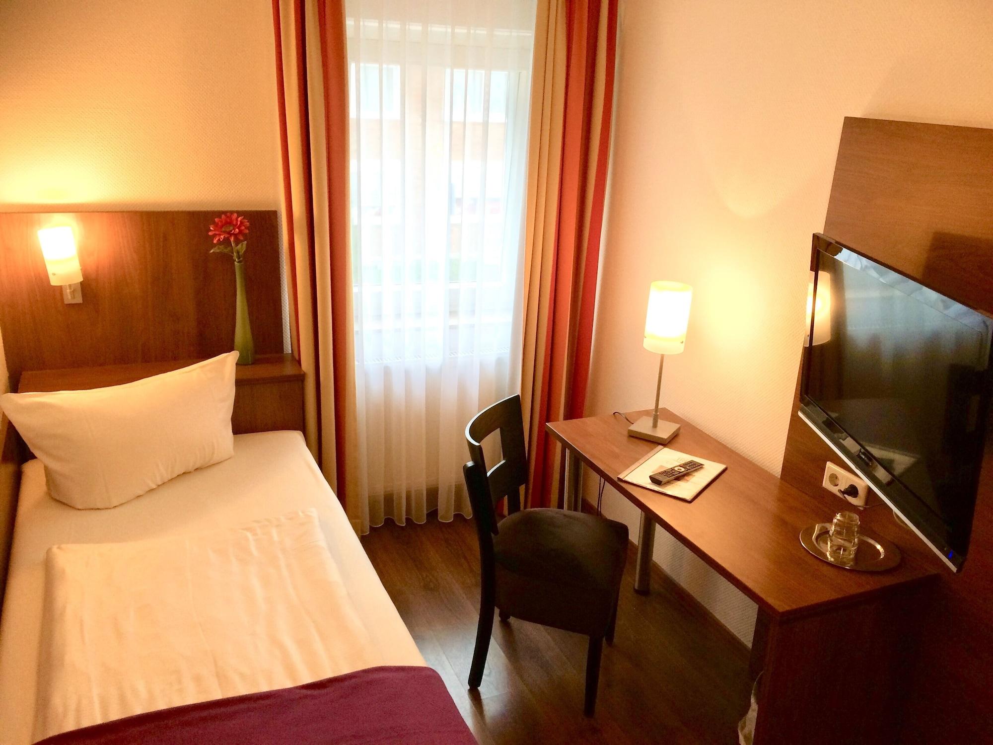 Triton Hotel Cologne Exterior photo