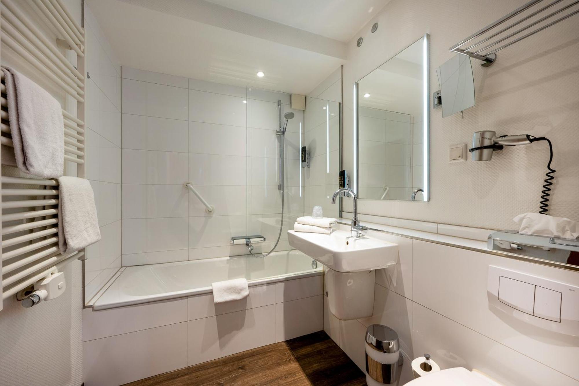 Triton Hotel Cologne Room photo