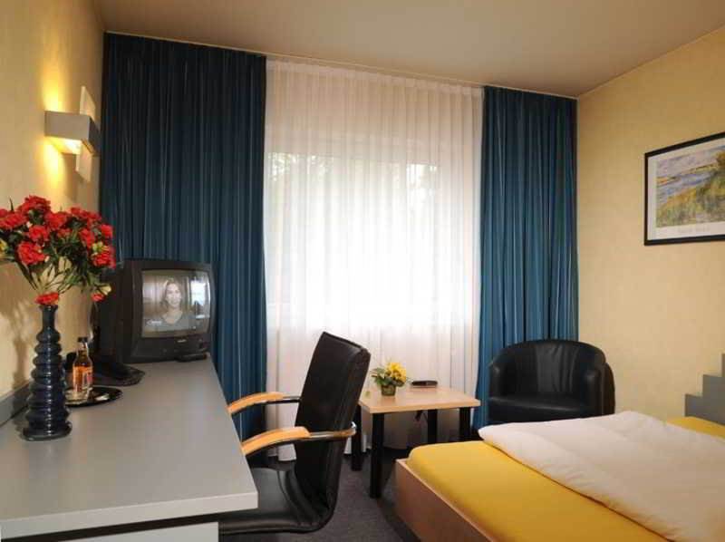 Triton Hotel Cologne Exterior photo